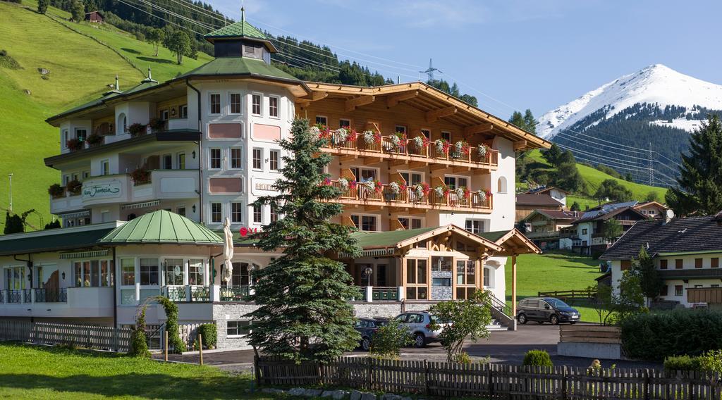 Hotel Maria Theresia Gerlos Ngoại thất bức ảnh