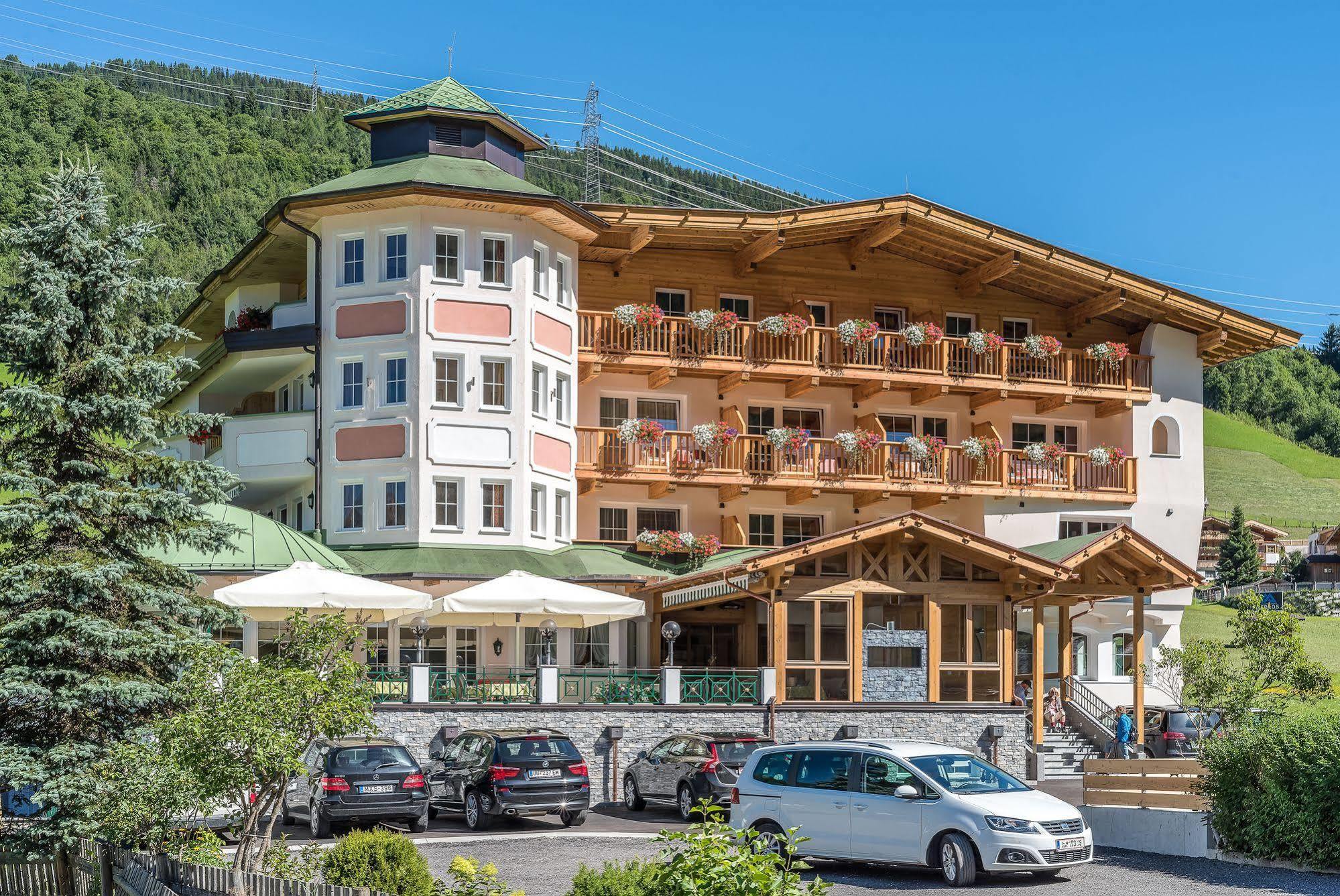 Hotel Maria Theresia Gerlos Ngoại thất bức ảnh
